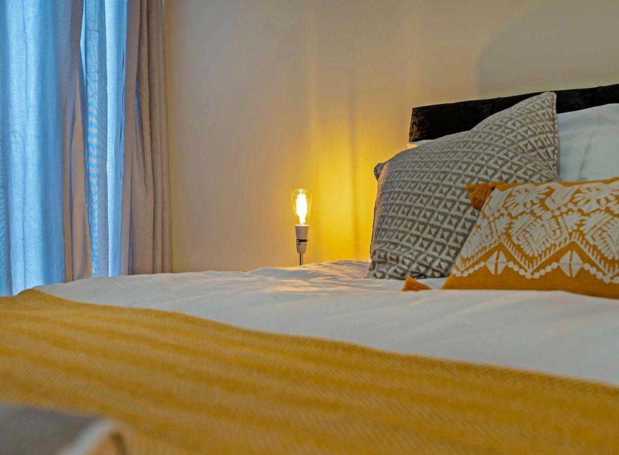 Modern & Spacious 2 Bedroom Serviced Apartment Next To Lochend Park - Private Underground Parking & Lift Available - Close To Edinburgh City Centre Eksteriør billede